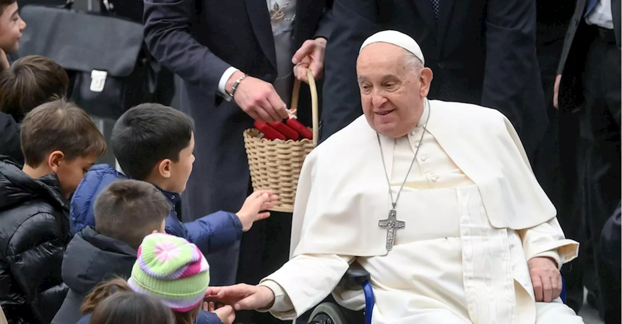 Papa debutta su Tik Tok per promuovere autobiografia “Spera” e stasera da Fazio