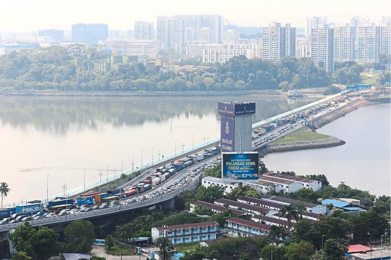 Cops probing alleged bribery by traffic officer at Johor Causeway