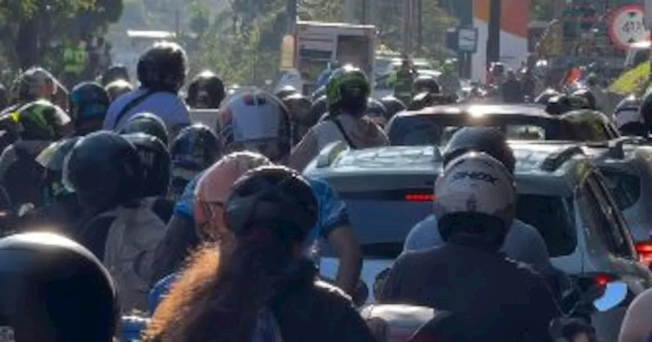 Enorme trancón en la Autopista Floridablanca - Piedecuesta, tras accidente en el que murió un ciclista