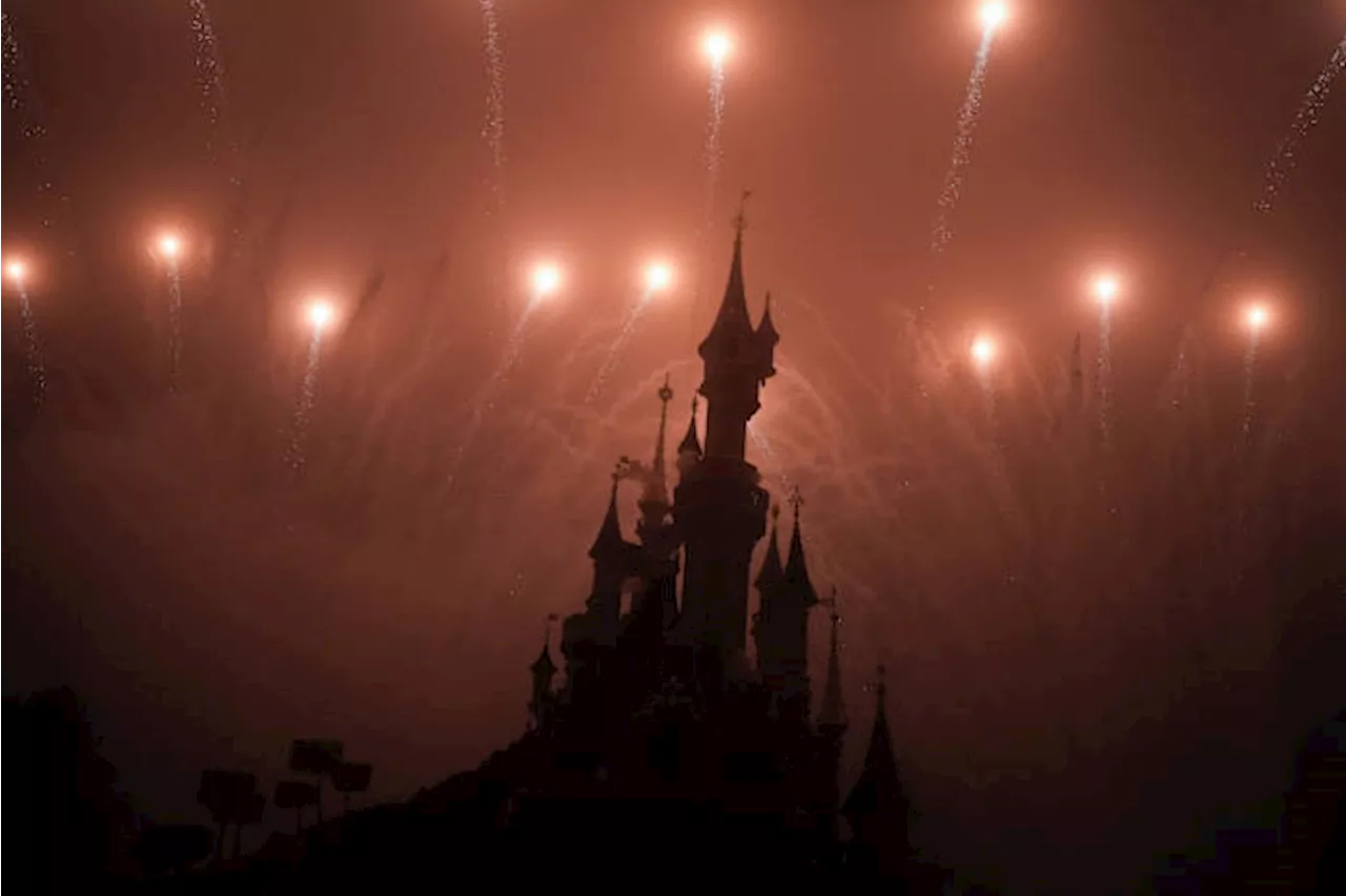 Disneyland Paris unveils spectacular nighttime show using Paris Games laser technology