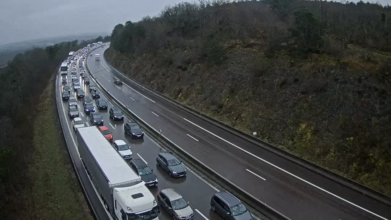 Bouchon monstre en Côte d'Or après un accident sur l'A6, l'autoroute coupée