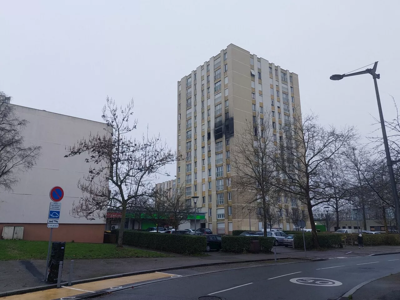 Incendie à Rouen : l’épicerie du quartier devient refuge