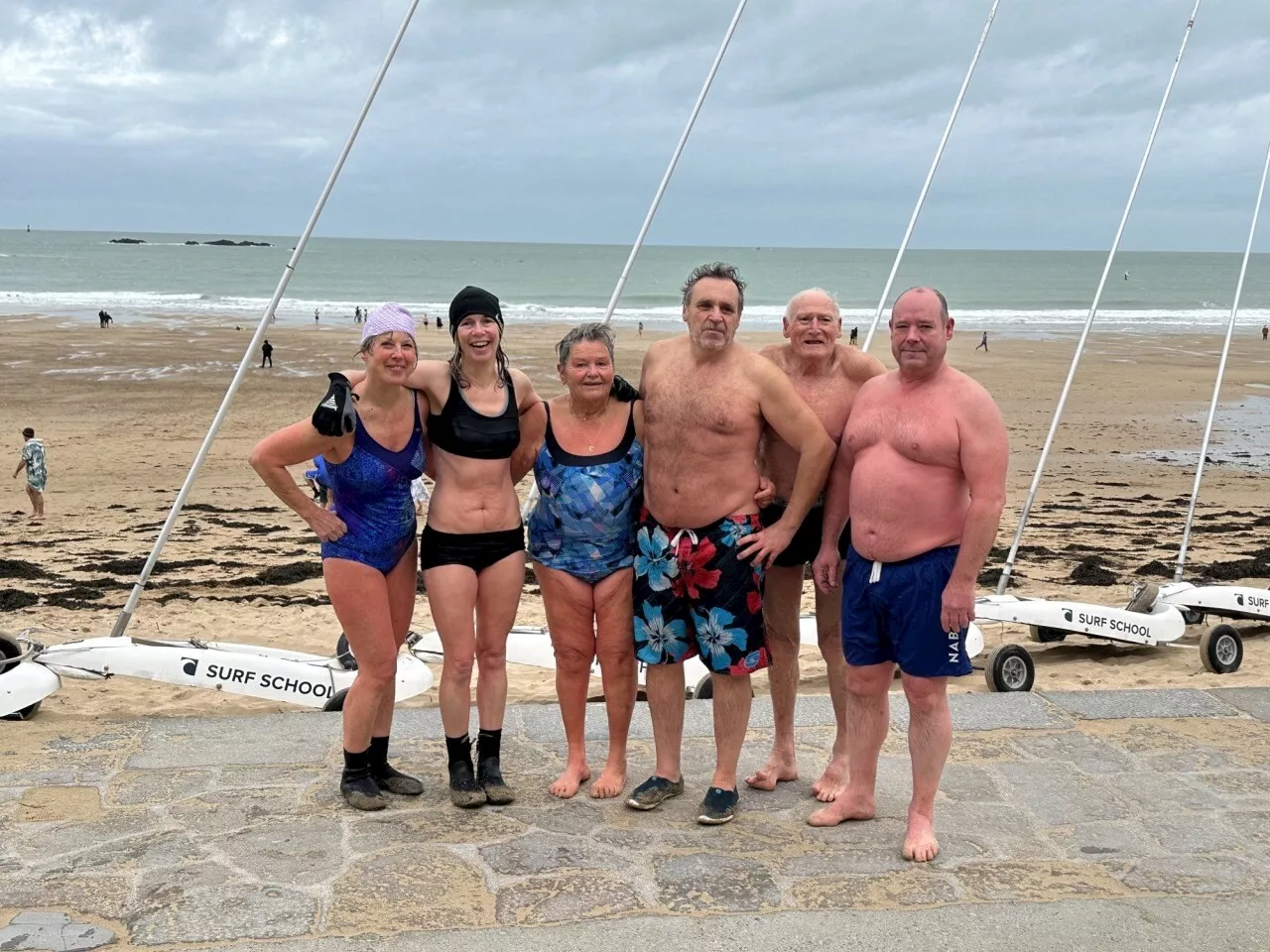 Les adeptes du premier bain de l'année à Saint-Malo