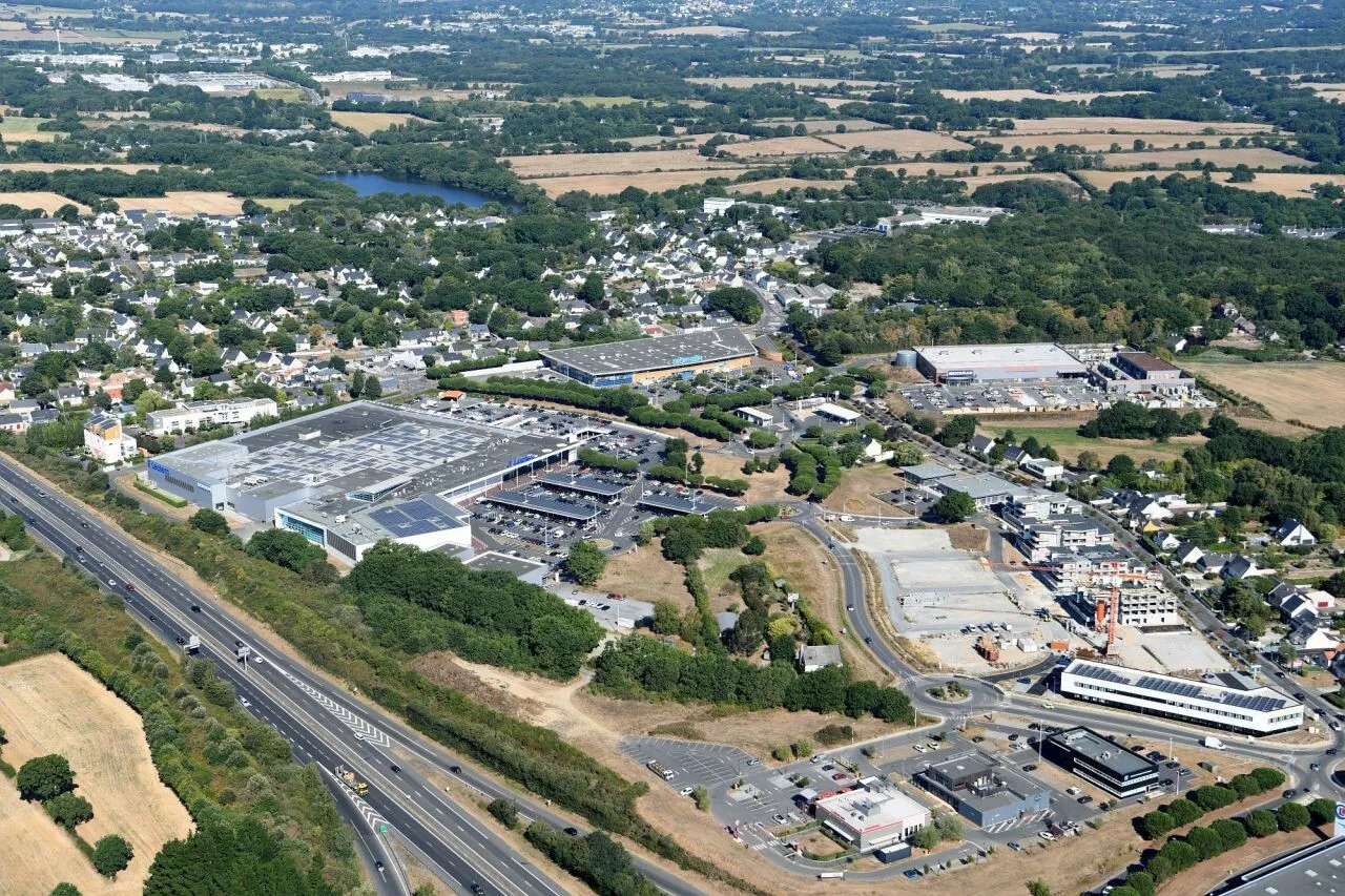 Saint-Nazaire Limite le Pouvoir des Zones Commerciales au Profit des Centres-Villes