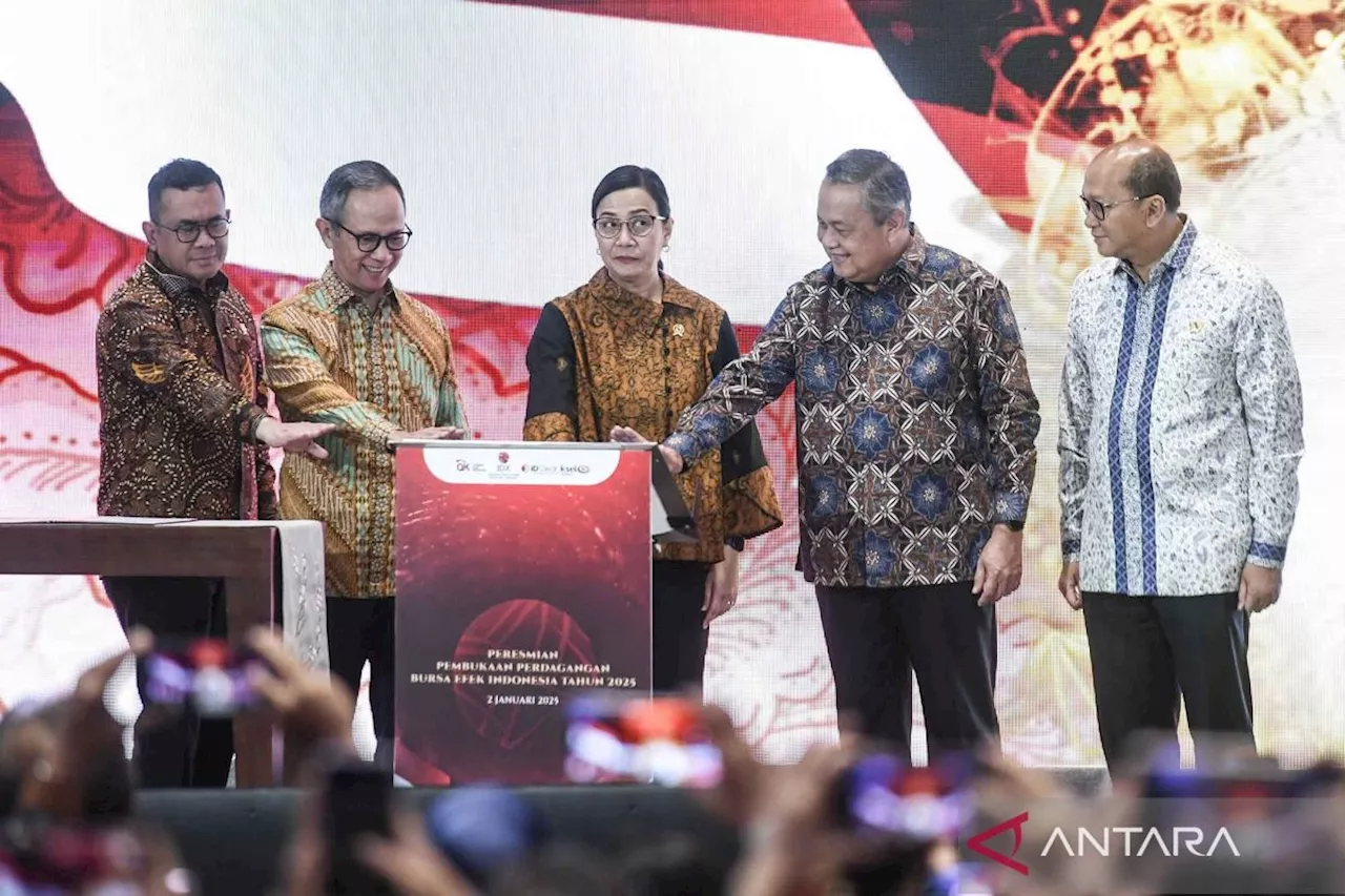 Menteri Keuangan dan Para Pimpinan Membuka Perdagangan Saham Awal Tahun 2025