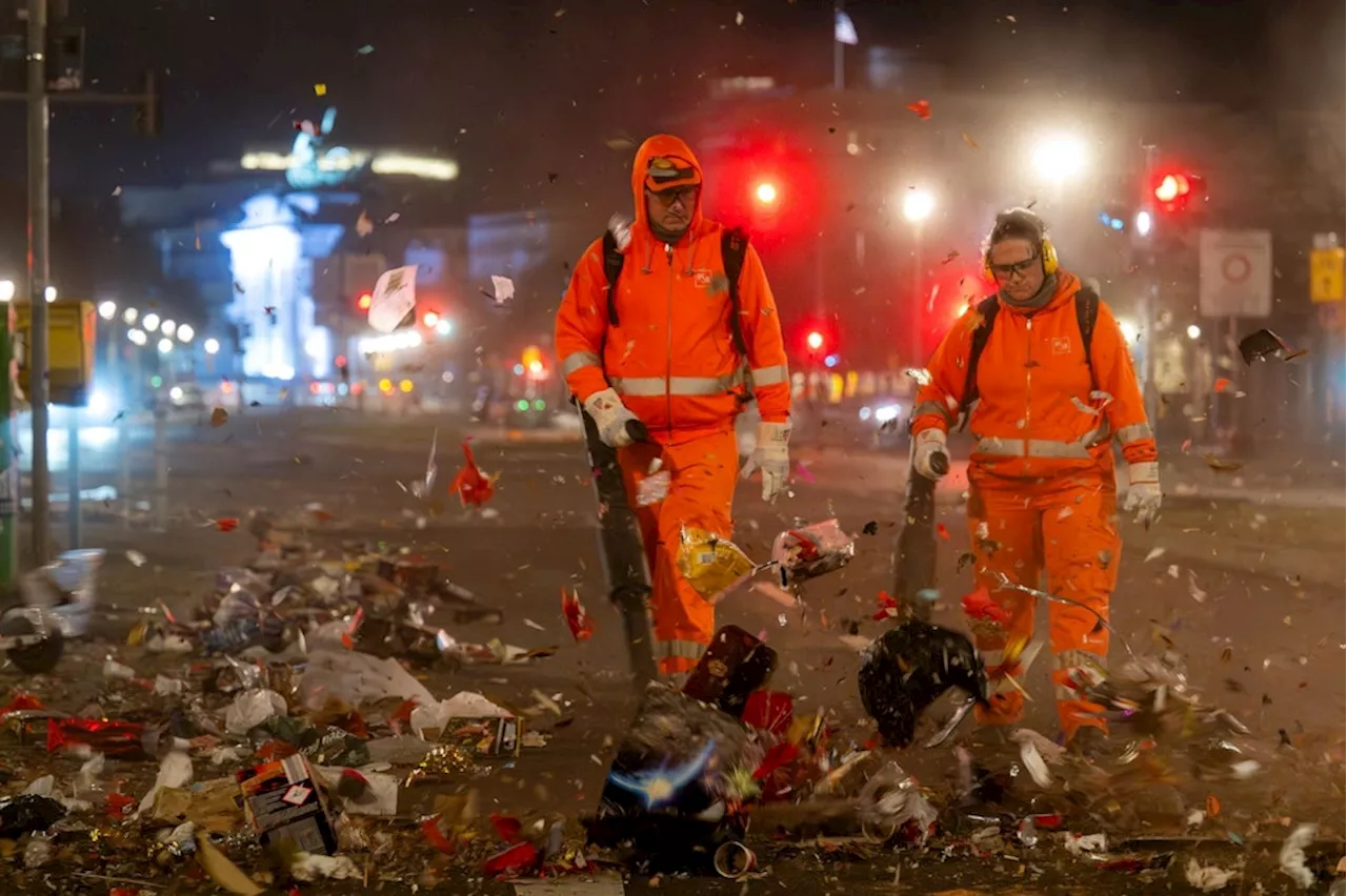 Mehr Silvestermüll als in den Vorjahren auf Berlins Straßen: BSR sammelt 670 Kubikmeter Abfall ein