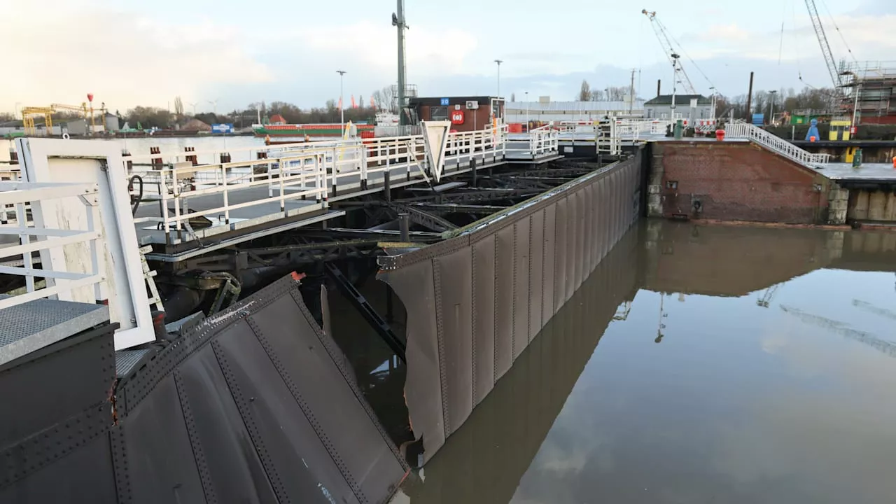 Frachtschiff kracht in Schleuse des Nord-Ostsee-Kanals