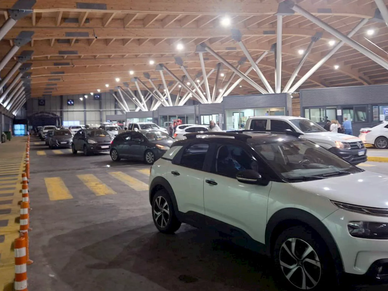 Verano 2025: el Gobierno informó que se puede usar la patente provisoria para viajar en auto a todos los países limítrofes