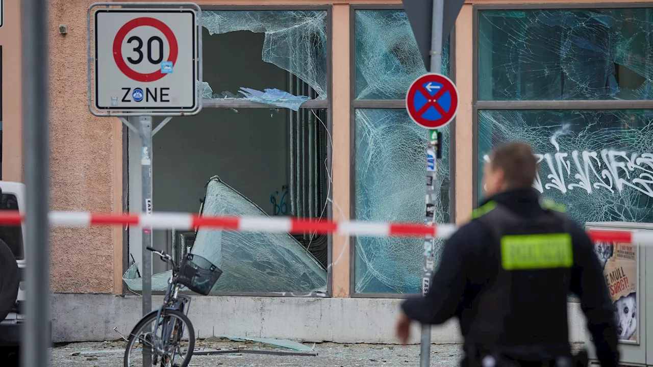 Kugelbomben verursachen schwere Schäden in Berlin an Silvester