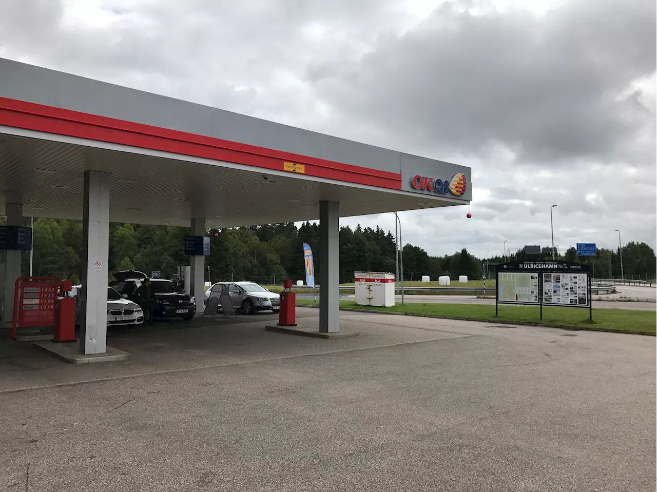 Billigare att tanka bensin sedan årsskiftet. Men dyrare med diesel och el.