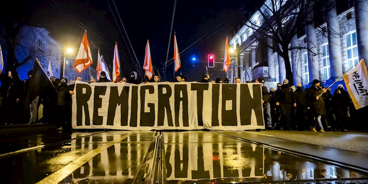 Polizei lässt Journalisten in Magdeburg von Rechtsextremisten umzingelt