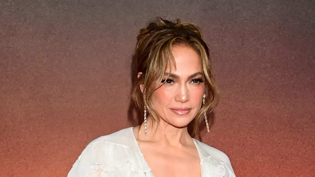 Jennifer Lopez Plus Séduisante que Jamais pour la Nouvelle Année