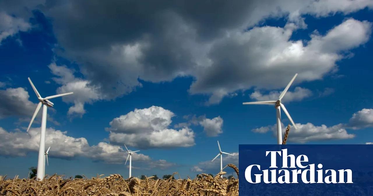 UK Halves Fossil Fuel Electricity, Wind Takes Lead but Gas Still Dominant