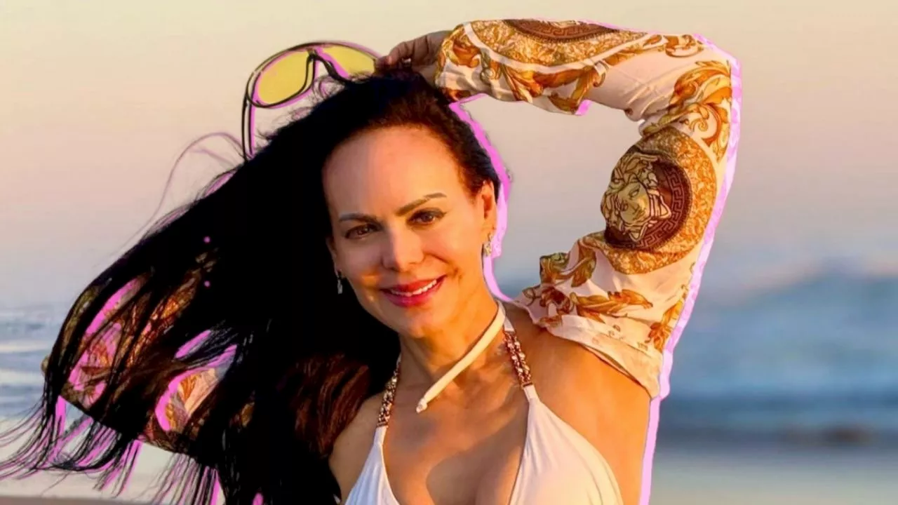 Maribel Guardia presume tonificado abdomen y le da la bienvenida al 2025 desde la playa