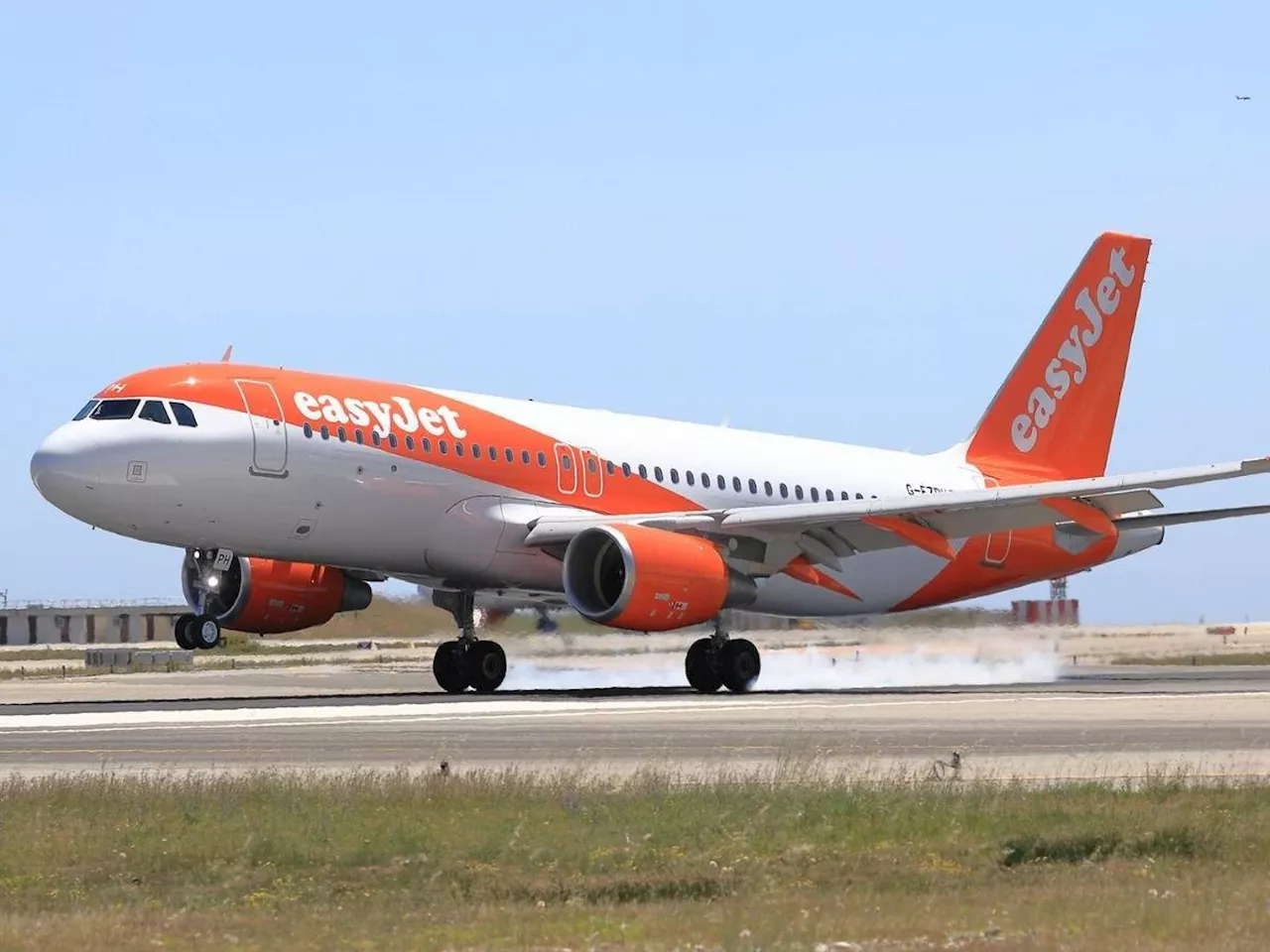 Adolescente causa disordini a bordo dell'aereo EasyJet