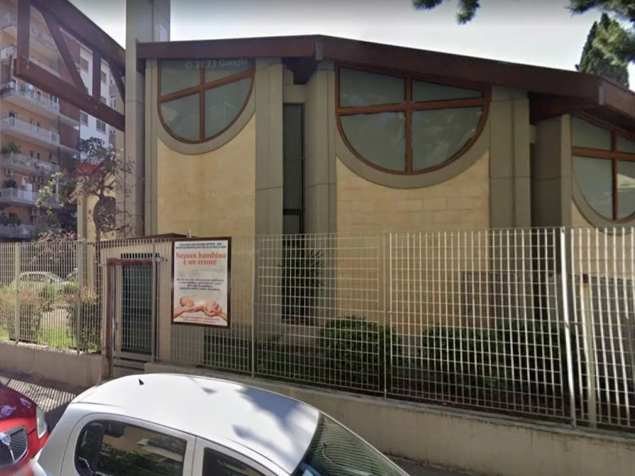 Tragedia a Bari, neonato trovato morto nella culla termica della chiesa