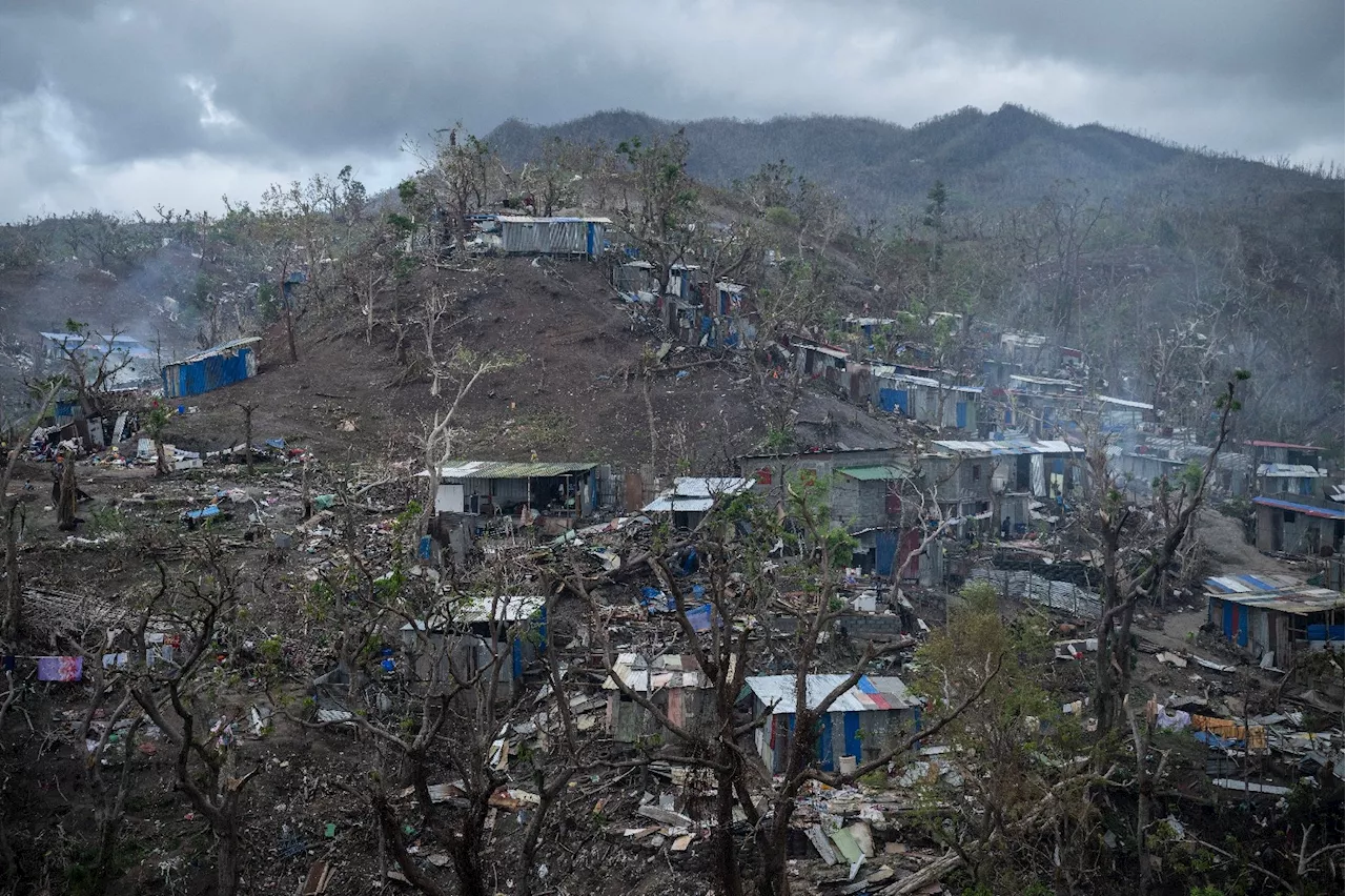 Reconstruction à la hâte après le cyclone Chido en Guadeloupe