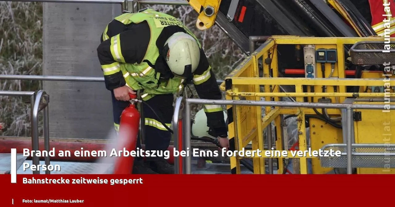 Brand an Arbeitszug in Enns