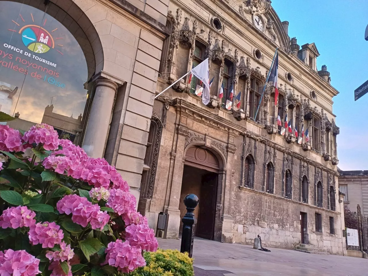 Manifestation contre la maire de Noyon lors de la cérémonie des vœux