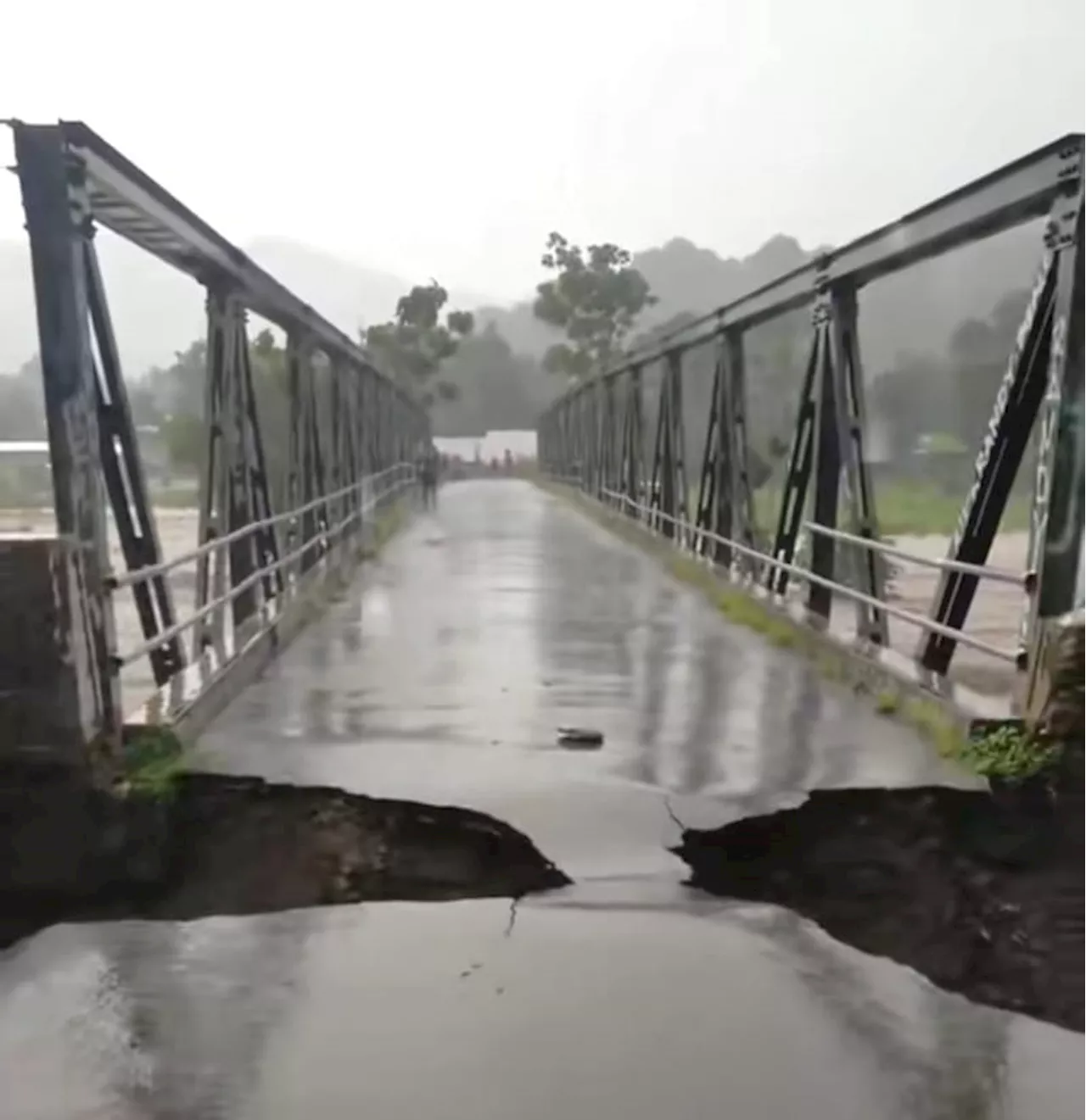 Banjir Rusak Oprit Jembatan di Belu, NTT