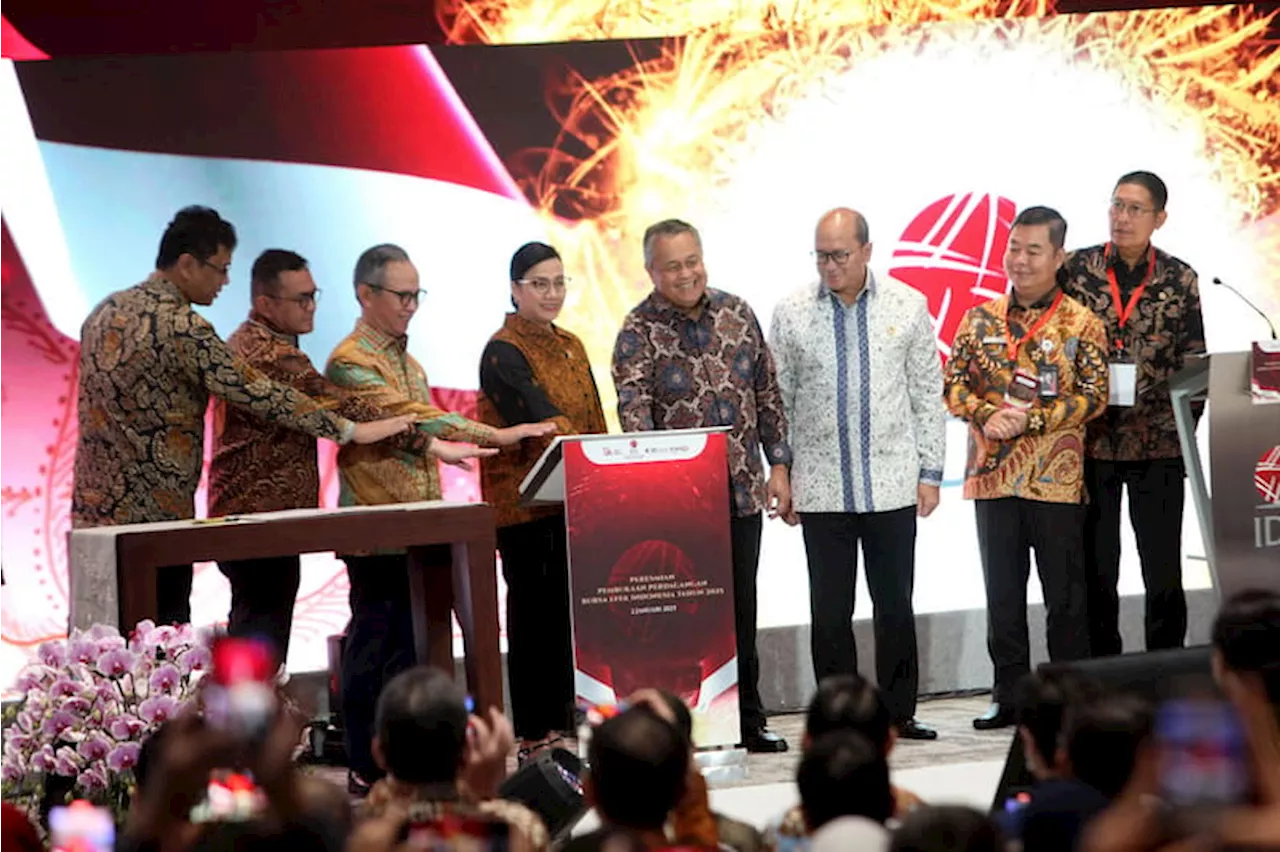 Menteri Keuangan Sri Mulyani Membuka Perdagangan Bursa Efek Indonesia 2025