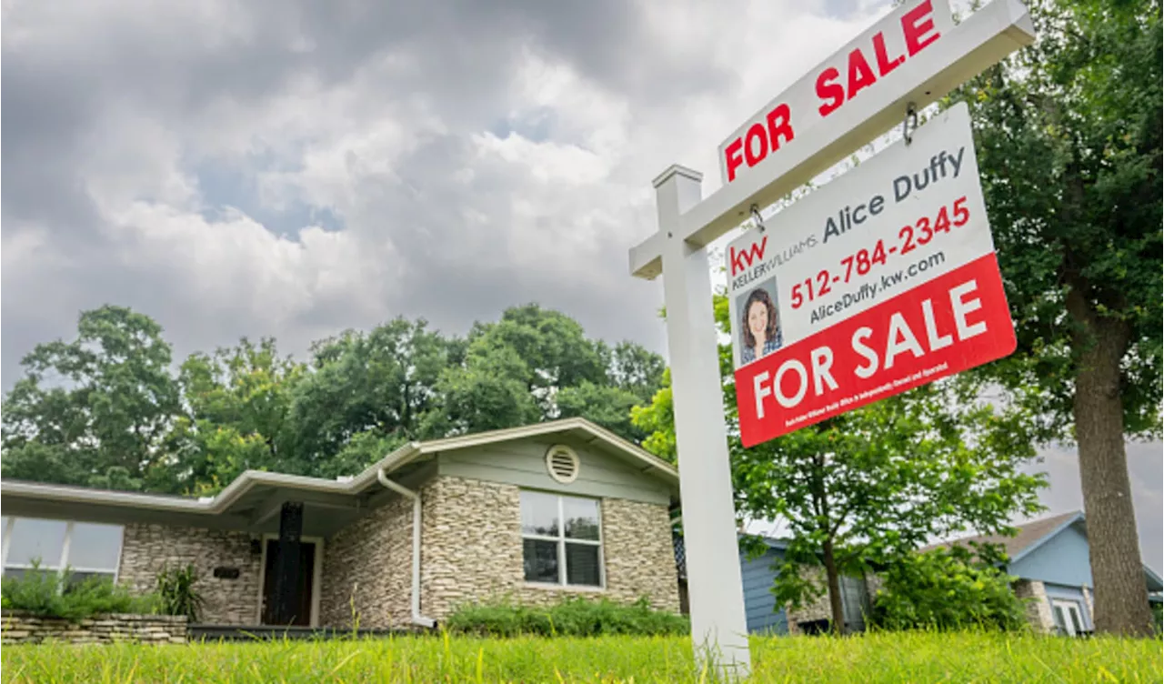 Mortgage Rates Surge, Crippling Demand During Holiday Season