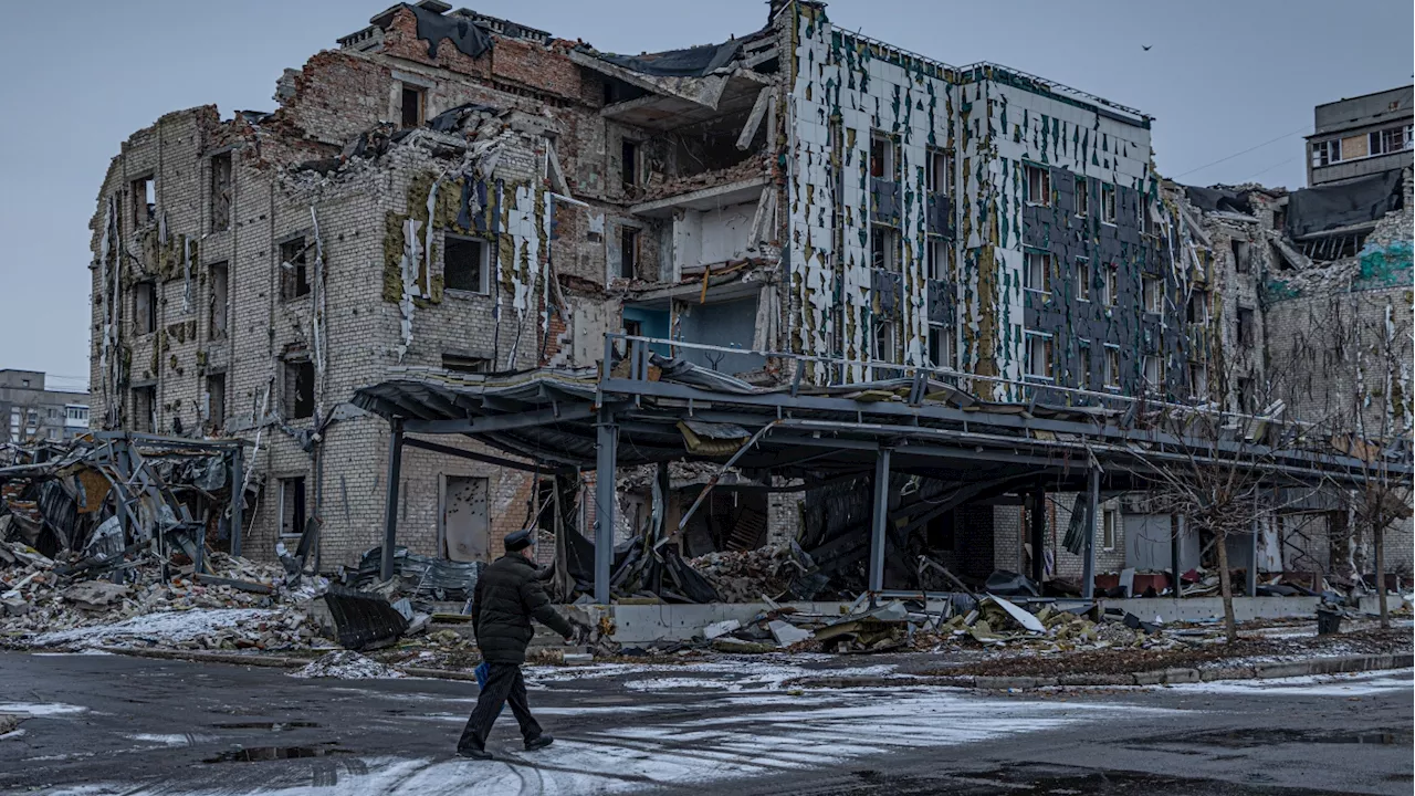 Ukrainian soldiers and shopkeepers hold on as Russia's siege of Pokrovsk tightens