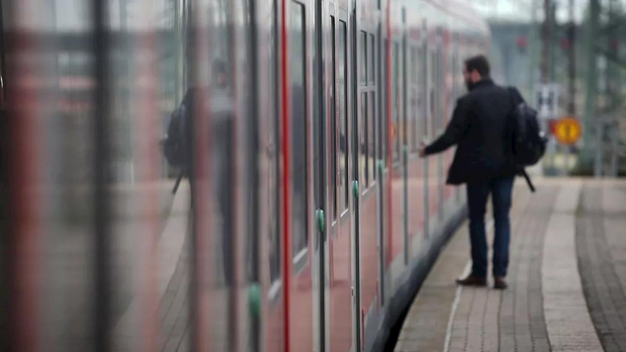 Brücke am Hanauer Hauptbahnhof abgebrochen