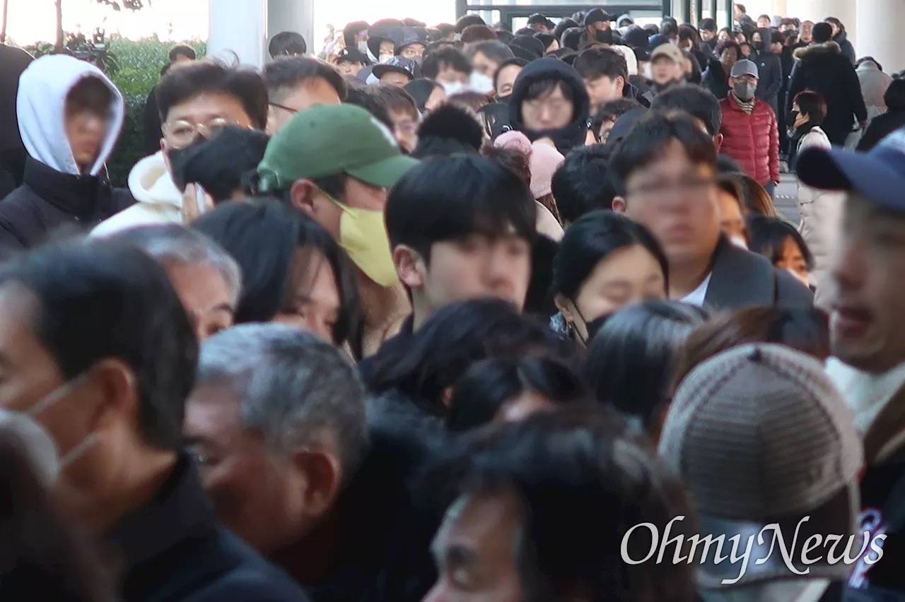 제주항공 참사 4일, 무안공항 추모객으로 넘쳐