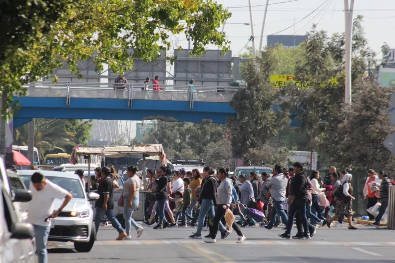 Cierran puente peatonal en Celaya por riesgo de colapso