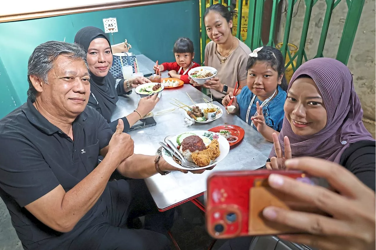 Penang Families Enjoy Quiet New Year's Breakfast Amidst Fewer Tourists