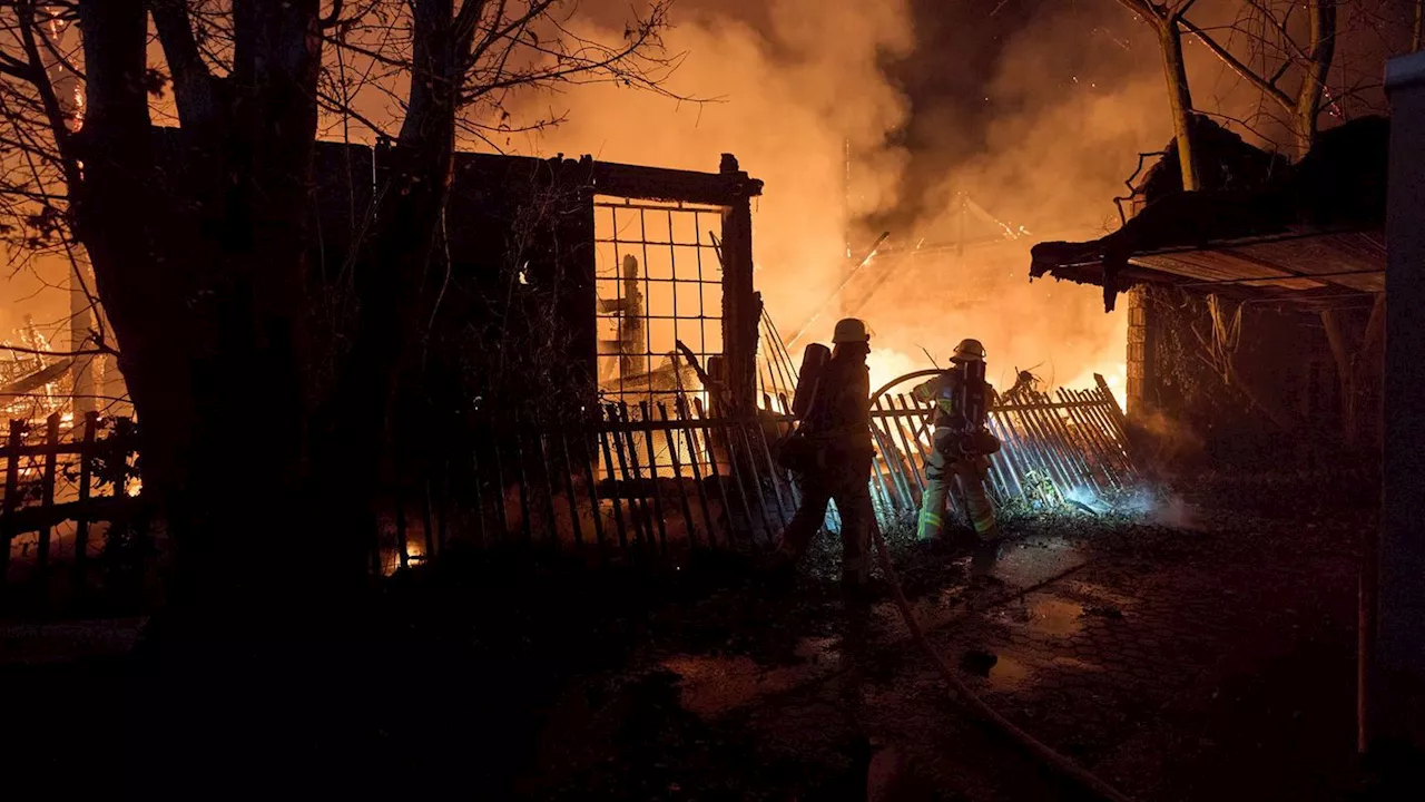 Feuer in der Silvesternacht: 'Den Tränen nahe': Stadt und Vereine beraten nach Großfeuer