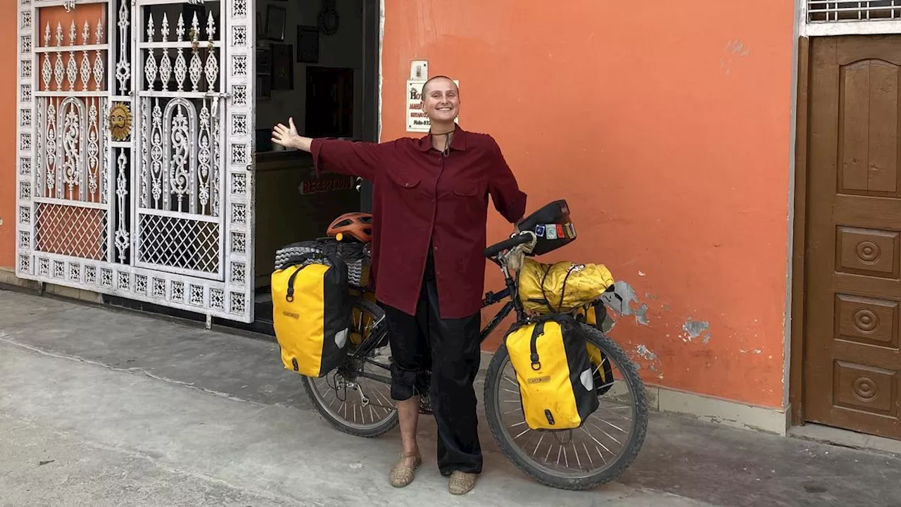 « C’est une école de vie » : des nouvelles de la Girondine Lilou Aigon, qui fait Katmandou-Lacanau à vélo