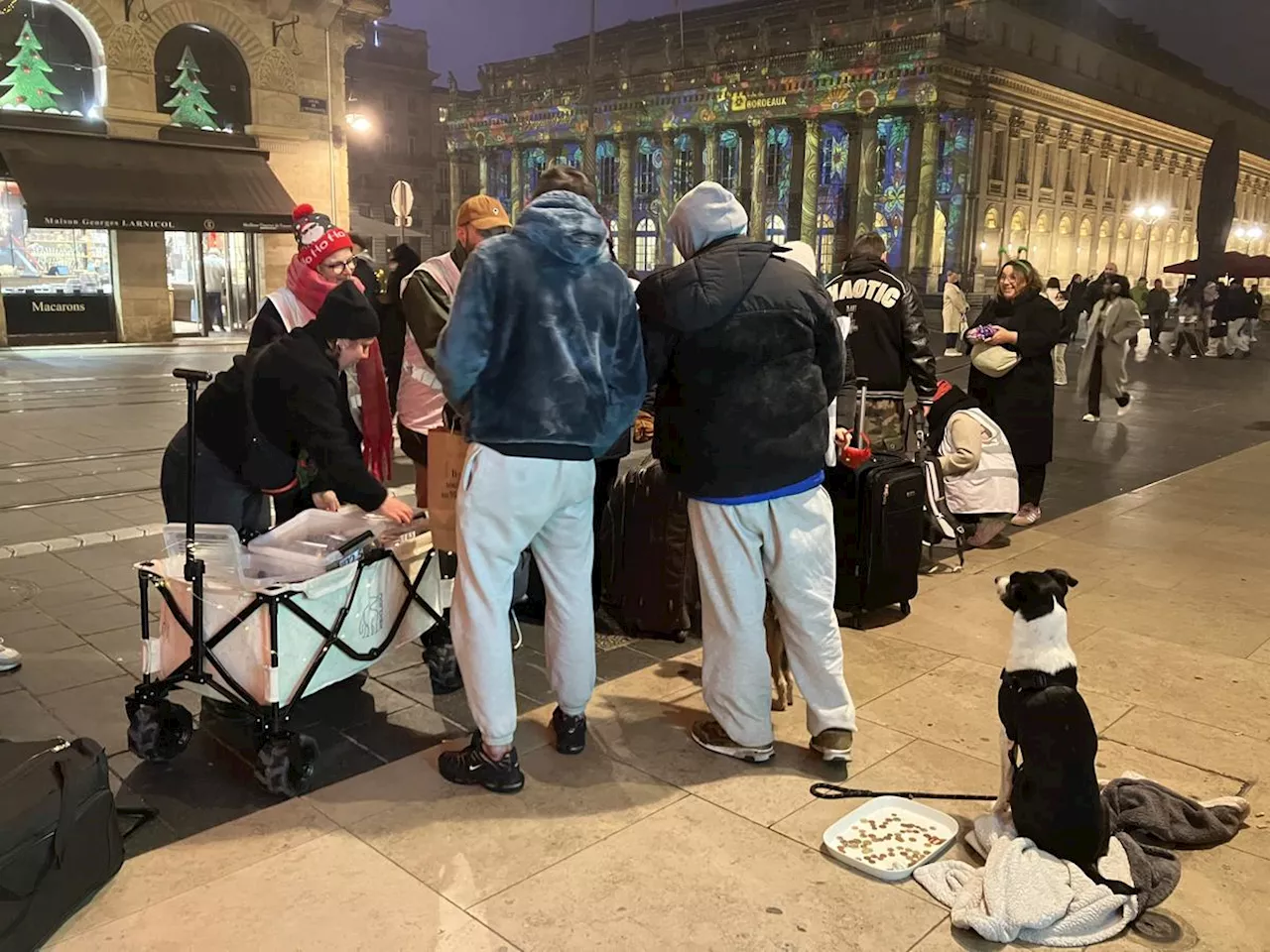 Maraude de Noël à Bordeaux : Précœurité distribue des cadeaux aux sans-abri