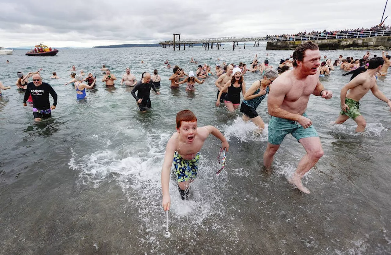 Doom Scrolling Out, Present Moments In as Victorians Ring in New Year