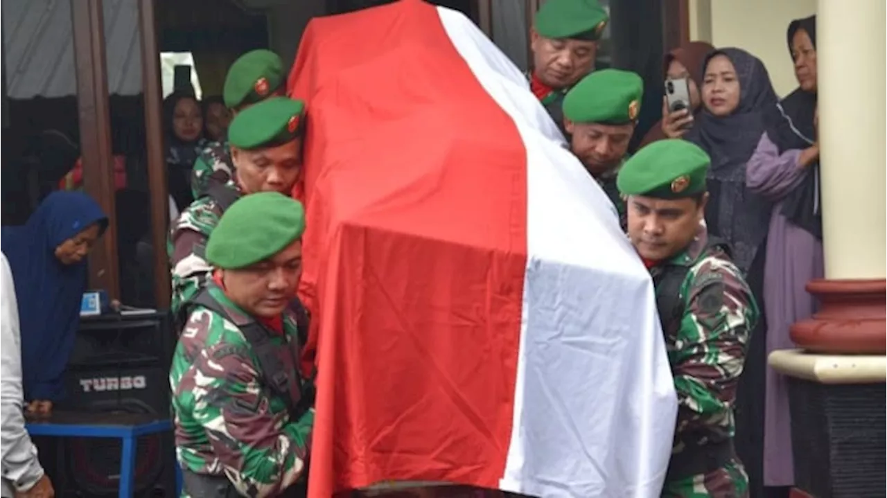 Prajurit Kostrad Bantu Persalinan Ibu Hamil di Perbatasan