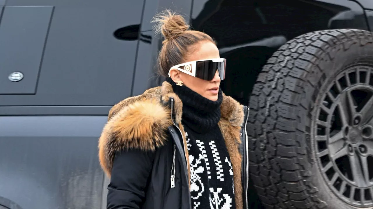 Jennifer Lopez's Aspen Style: Après-Ski Chic Meets Country Couture