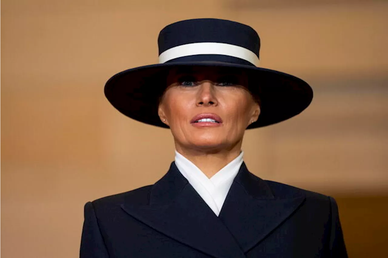 Look Melania Trump, l'algida distaccata eleganza della First Lady