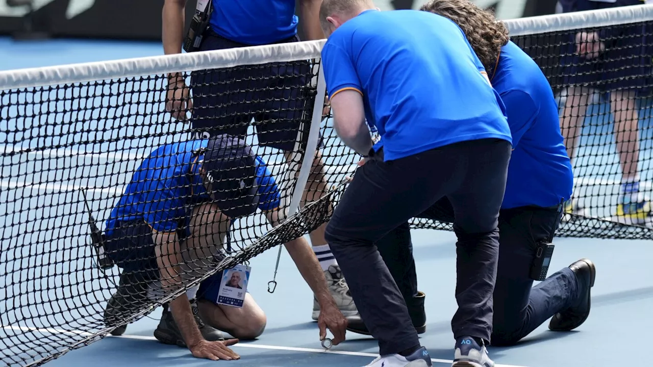 Net problem delays Sinner-Rune match at Australian Open