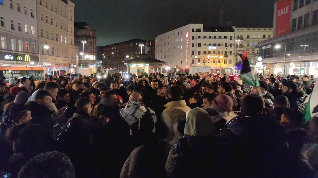 Berlin: Mehrere Festnahmen bei Israel-Hass-Demo in Berlin-Neukölln!