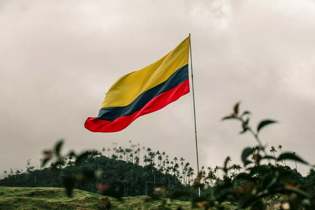 Confrontos entre dissidências das FARC matam pelo menos 20 pessoas na Colômbia