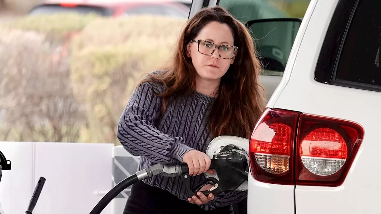 Teen Mom's Jenelle Evans pumps gas in Las Vegas as her ex David Eason lawyers up ahead of trial