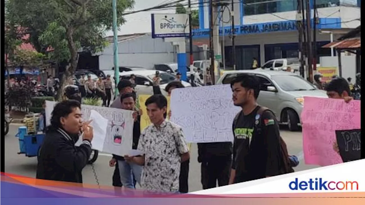 Mahasiswa Jambi Gelar Aksi Minta Kasus SPJ Fiktif Eks Waka DPRD Diproses!