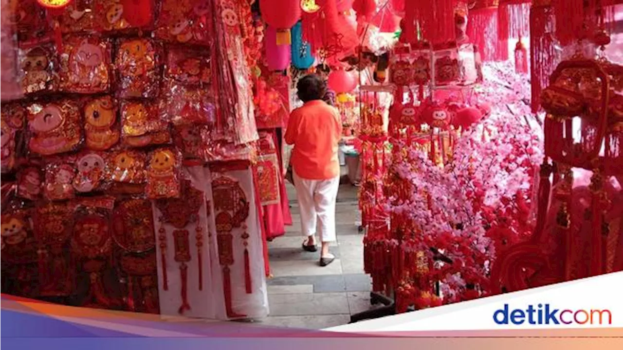 Glodok Merah Emas Jelang Imlek, Bisnis Pernak-pernik Membludak