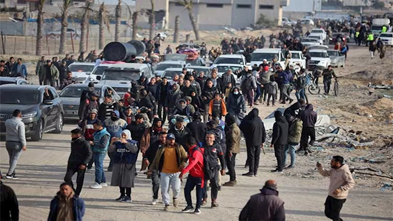 Displaced Gazans head home through rubble as Israel-Hamas truce begins