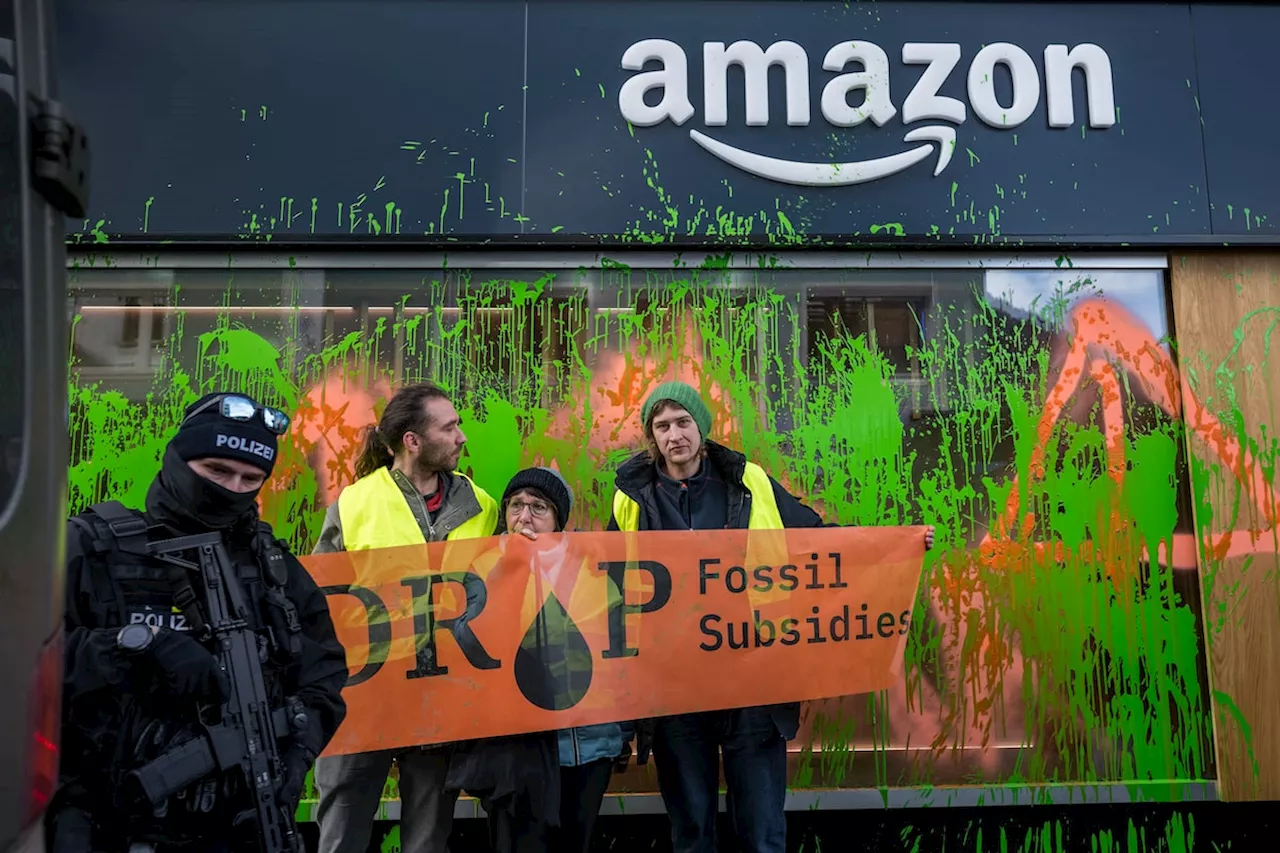 Climate activists spray green paint over Amazon’s base in Davos, disrupt helicopters landings