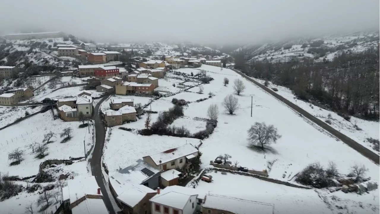 La borrasca Garoé deja la primera nevada del año en León