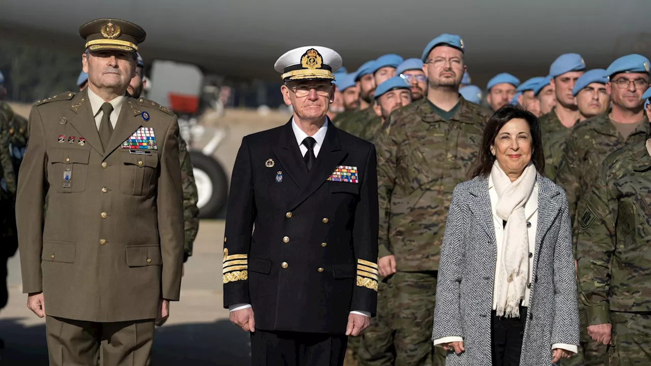 Margarita Robles visita a las tropas españolas en Líbano, pendiente del alto el fuego con Israel