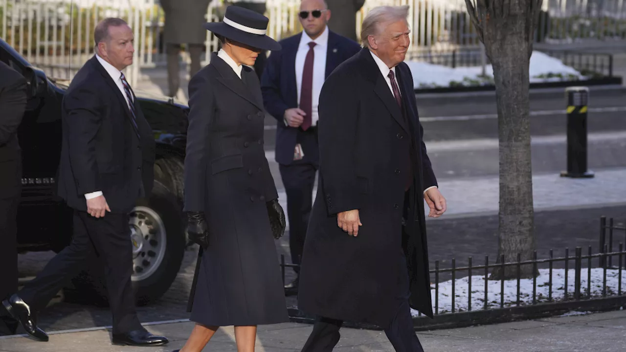 Melania Trump 'rigorosa' per l'Inauguration Day: cappotto blu navy e cappello