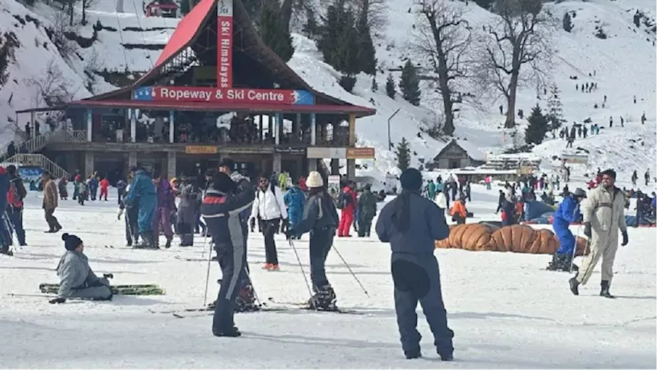 Himachal Weather: हिमाचल में चोटियों पर हुई बर्फबारी, मैदान में छाए रहे बादल; पढ़ें आज कैसा रहेगा मौसम